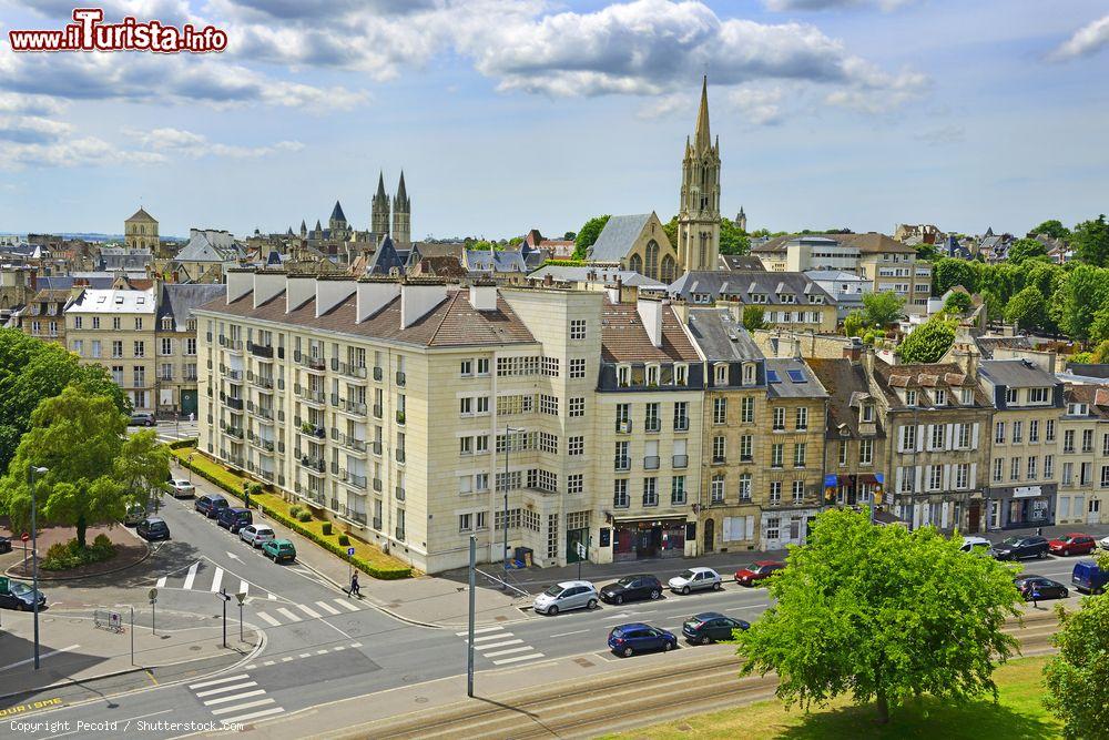 Immagine Veduta del centro di Caen, Francia, dall'alto. Città universitaria, Caen è brulicante di vita nelle vie del suo centro storico  - © Pecold / Shutterstock.com