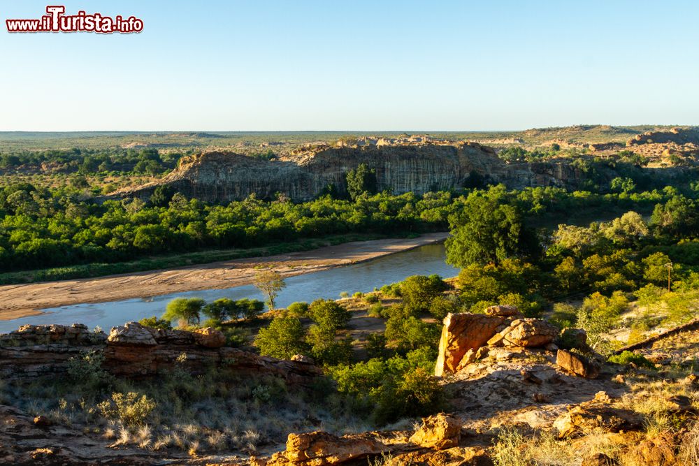 Immagine Veduta del fiume Limpopo in Sudafrica nei pressi della frontiera con Pontdrif (Sudafrica).