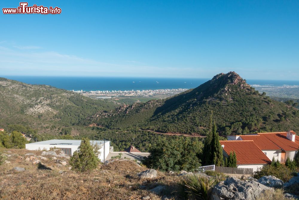Immagine Veduta del Mediterraneo dal parco naturale Deserto delle Palme, Benicassim, Spagna. Quest'area si estende su una superficie di 3200 ettari.