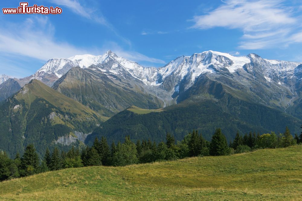 Immagine Veduta del Monte Bianco dal Piano della Croce vicino a Les Contamines-Montjoie, Alta Savoia (Francia).