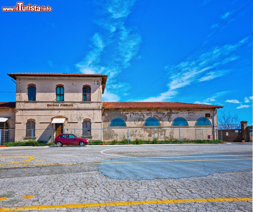 Immagine Veduta del vecchio macello di Piombino, Toscana. Piombino è una cittadina italiana di circa 35 mila abitanti in provincia di Livorno - © Eddy Galeotti / Shutterstock.com