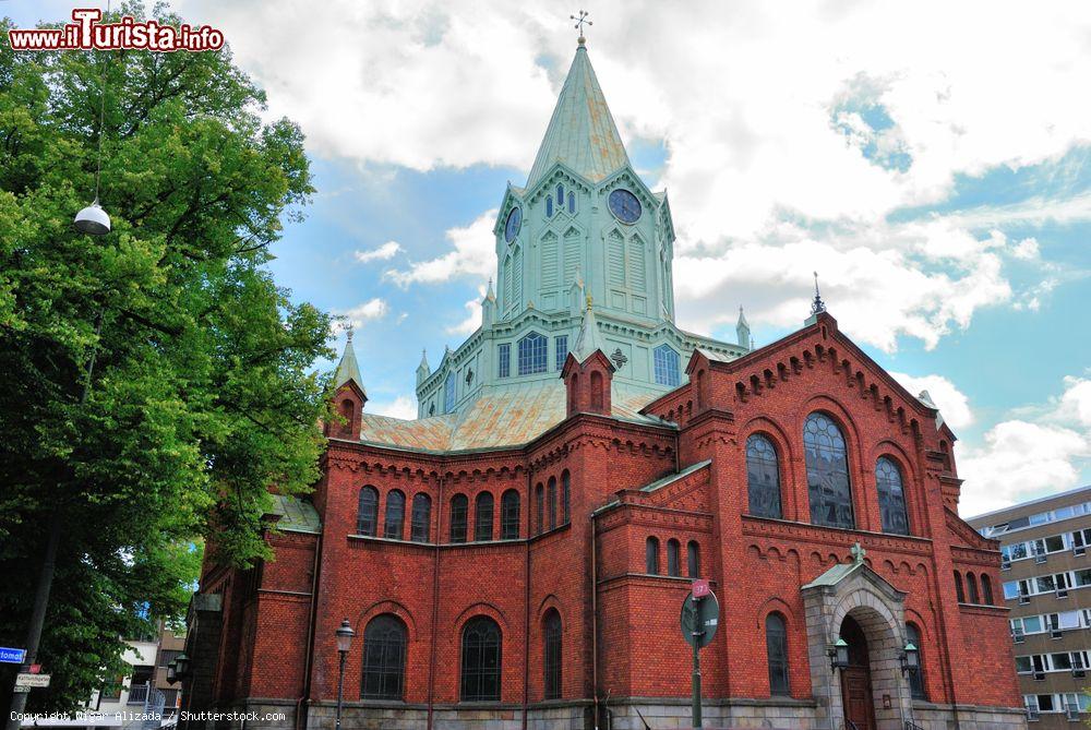 Immagine Veduta della chiesa Caroli a Malmo, Svezia. E' conosciuta anche come "The German Church". Costruita in origine nel 1680, deve il suo nome a re Carlo XI° di Svezia - © Nigar Alizada / Shutterstock.com