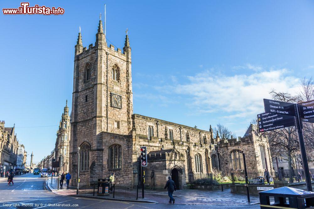 Immagine Veduta della chiesa di San Giovanni Battista in Grainger Street, Newcastle upon Tyne, Inghilterra. Questa tradizionale chiesa in stile gotico fu probabilmente edificata dai normanni nel 1130 - © Photos by D / Shutterstock.com