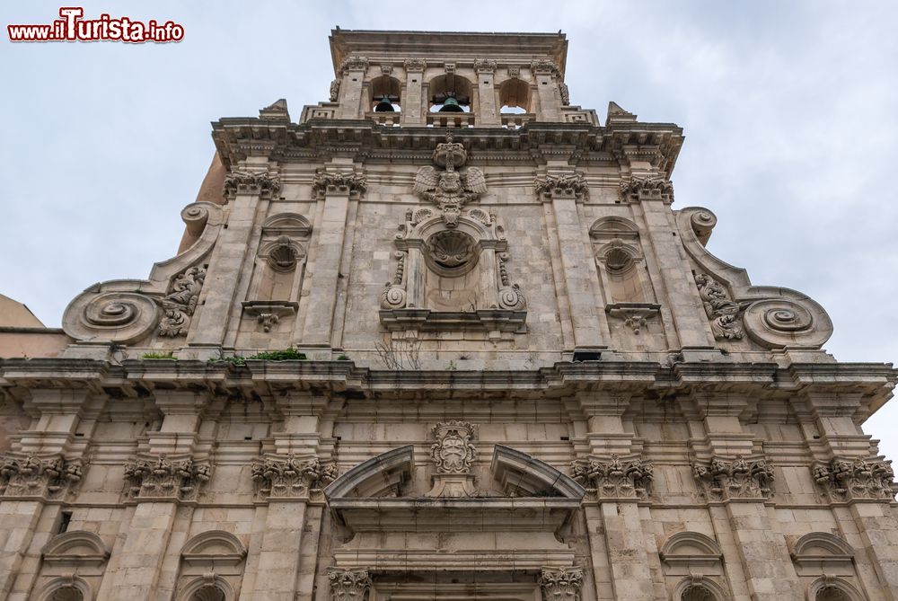 Immagine Veduta della chiesa di Spirito Santo nella vecchia Siracusa, Sicilia. Edificata durante la dominazione spagnola della città, fu costruita nel 1727 dall'architetto Pompeo Picherali.