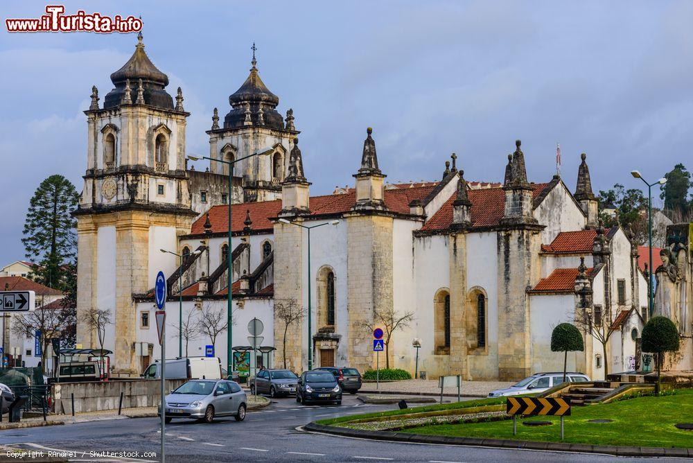 Immagine Veduta della chiesa e del convento di Saint Augustine a Leiria (Portogallo) - © RAndrei / Shutterstock.com