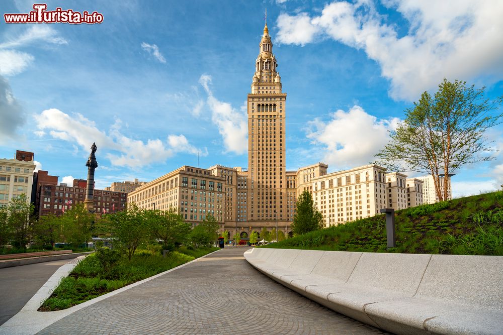 Immagine Veduta della Cleveland's Terminal Tower nei pressi della rinnovata Public Square di Cleveland, Ohio (USA).