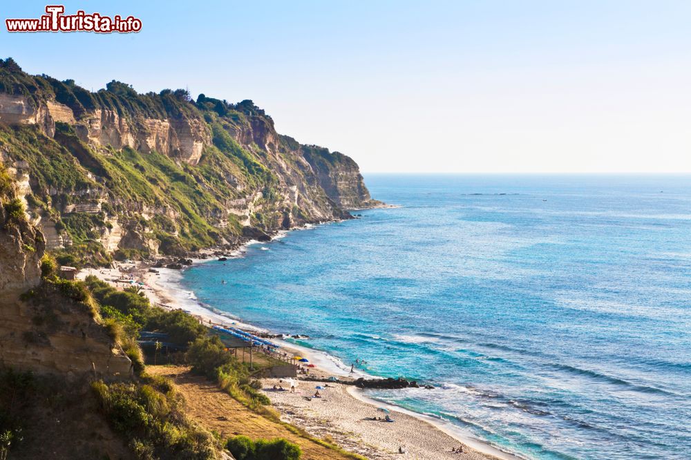 Immagine Veduta della costa calabrese da Ricadi, al confine con Tropea e Joppolo.