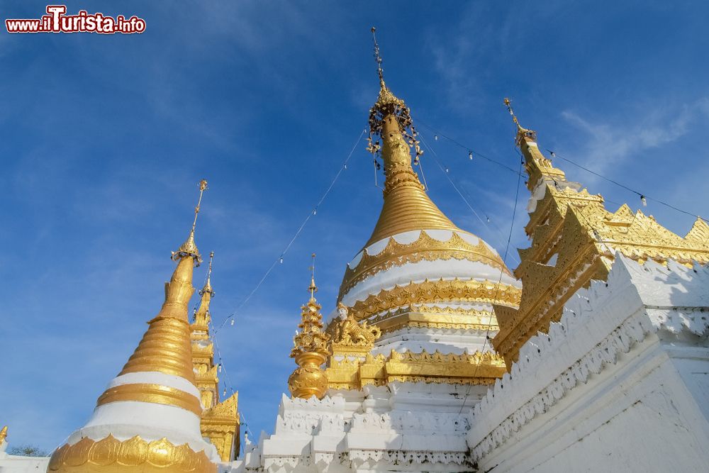 Immagine Veduta della pagoda in sitle Myanmar di Wat Chong Klang a Mae Hong Son, Thailandia.
