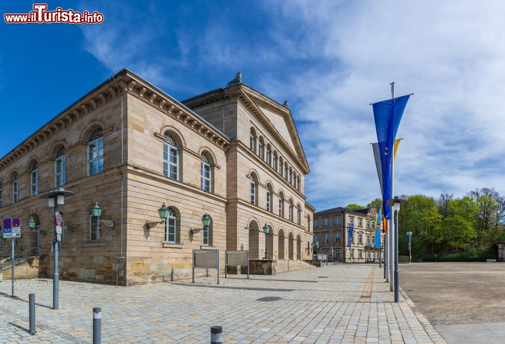 Immagine Veduta della Theaterplatz di Coburgo (Germania) in una giornata di sole.