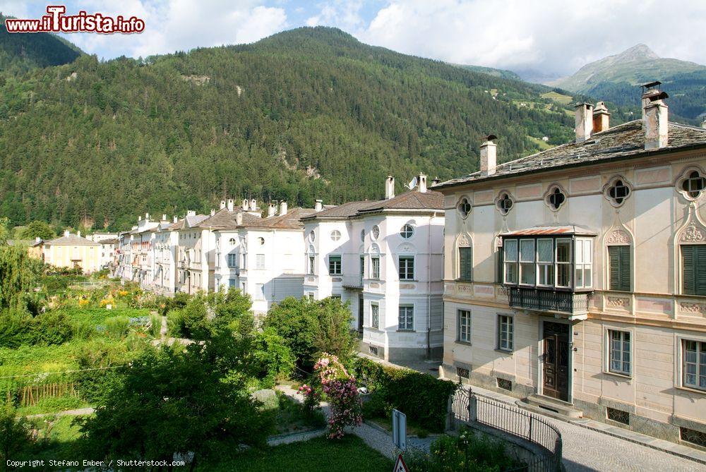 Immagine Veduta delle antiche case del villaggio di Poschiavo, Svizzera - © Stefano Ember / Shutterstock.com