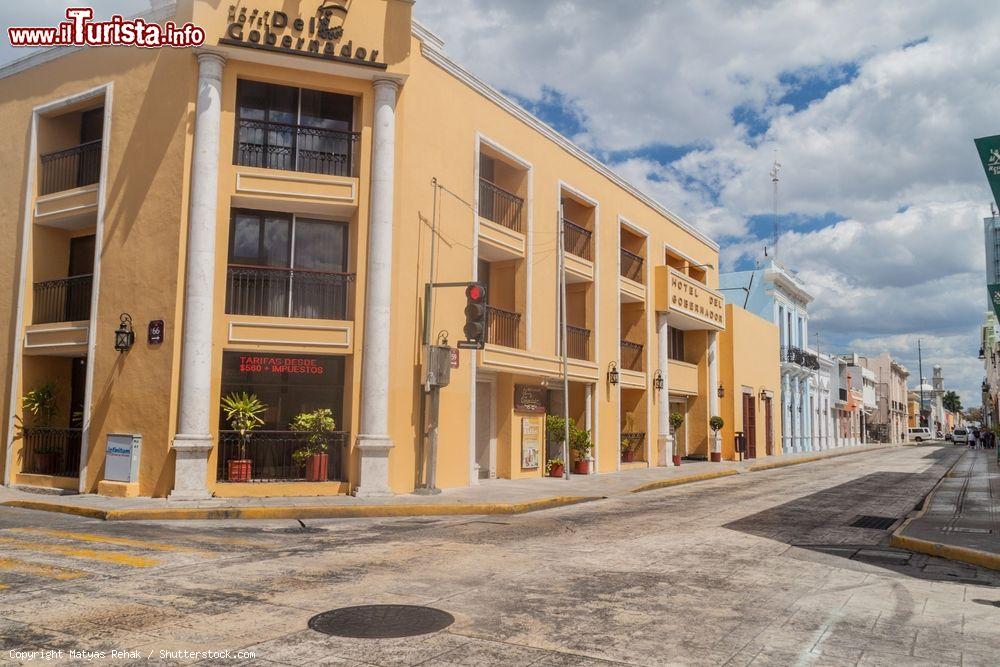 Immagine Veduta dell'hotel del Gobernador nel centro di Merida, Messico. - © Matyas Rehak / Shutterstock.com