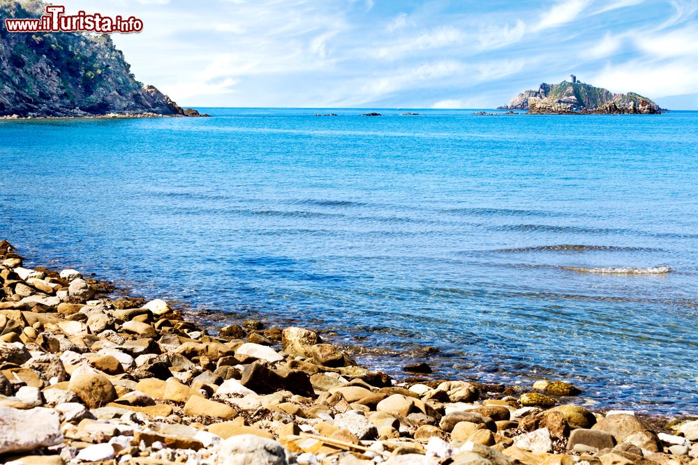 Immagine Veduta dell'isola dello Sparviero dalla spiaggia di Punta Ala, provincia di Grosseto, Toscana.