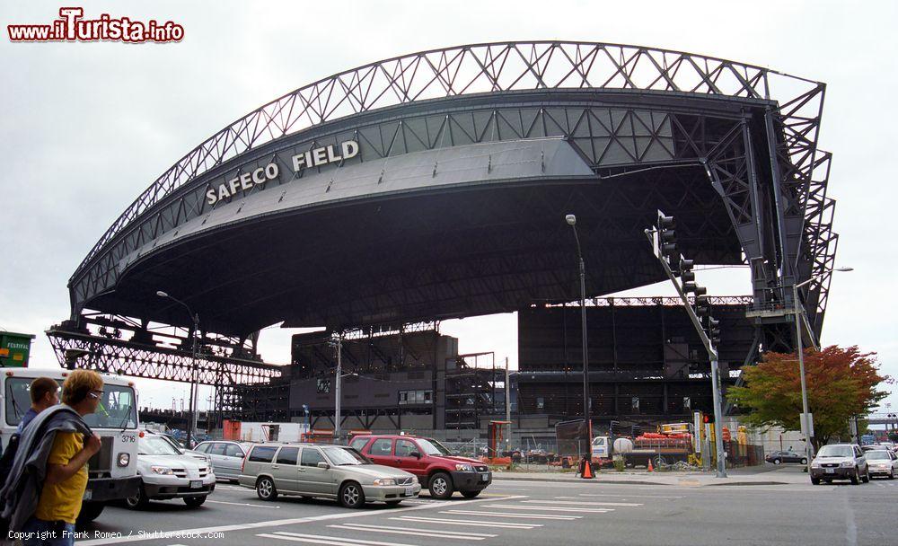 Immagine Veduta dello stadio da baseball Safeco Field di Seattle, stato di Washington (USA). Inaugurato nel 1999, ospita sino a 47,116 persone - © Frank Romeo / Shutterstock.com