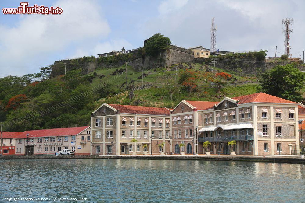 Immagine Veduta dello storico Fort George nella città di St.George's a Grenada, America Centrale. La fortezza venne costruita nel 1705 dai francesi: oggi alcuni edifici ospitano la locale polizia - © Leonard Zhukovsky / Shutterstock.com
