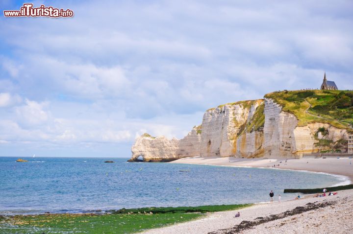 Immagine Veduta dell'oceano Atlantico e della Costa d'Alabastro da una spiaggia di Etretat, Normandia - © Max Topchii / Shutterstock.com