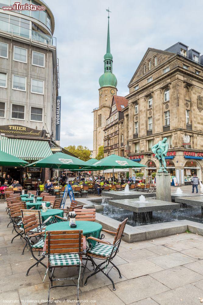 Immagine Veduta di Alte Markt nel centro storico di Dortmund, Germania. Sullo sfondo, la celebre chiesa di Reinoldi, dedicata al patrono  - © HildaWeges Photography / Shutterstock.com