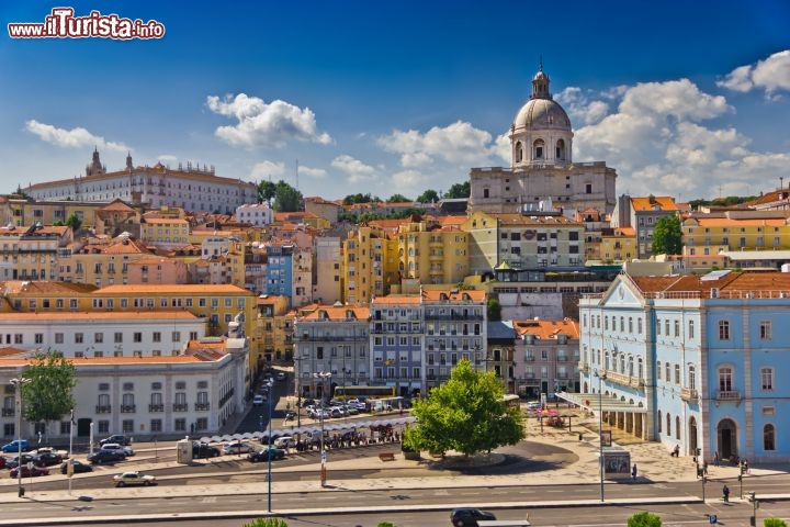 Immagine Veduta di Lisbona, la splendida capitale del Portogallo. La città conta circa 600.000 abitanti, quasi tre milioni se si considera l'intero agglomerato urbano.