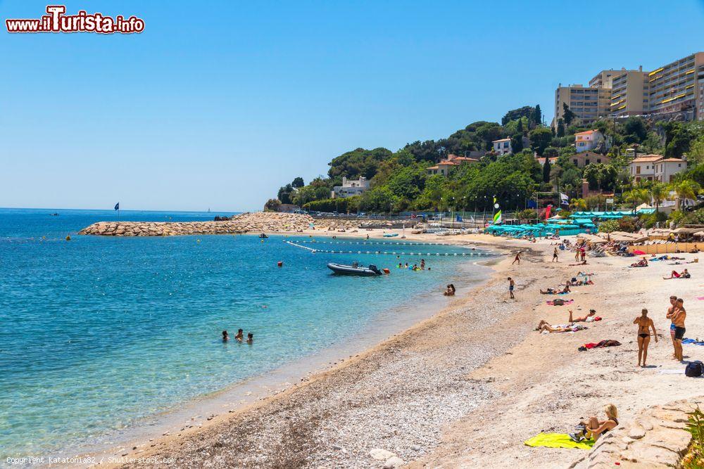 Immagine Veduta di Marquet Beach a Cap d'Ail, Francia. Si tratta di una popolare spiaggia a pochi passi dal confine con Monaco - © katatonia82 / Shutterstock.com