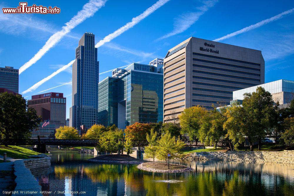 Immagine Veduta di Omaha (Nebraska) nel tardo pomeriggio di una giornata estiva dal Gene Leahy Mall. Noto anche come Central Park, il Gene Leahy Mall si estende su una superficie di circa 10 ettari - © Kristopher Kettner / Shutterstock.com