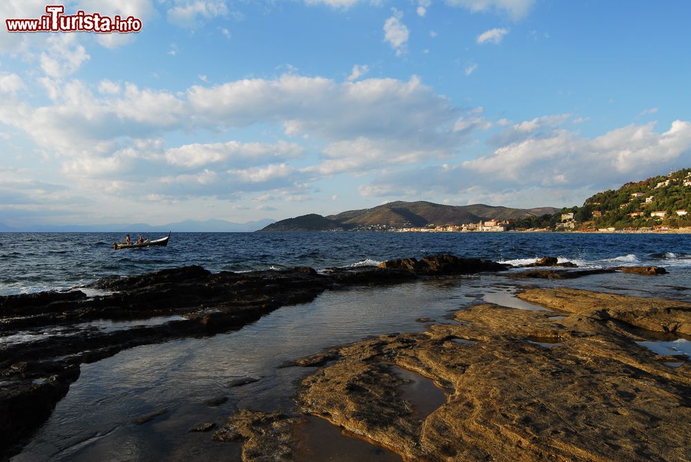 Immagine Veduta di San Marco a Castellabate, Campania, Italia. Una suggestiva immagine scattata in una giornata di sole in questa popolosa frazione del Comune di Castellabate, anche sede portuale.