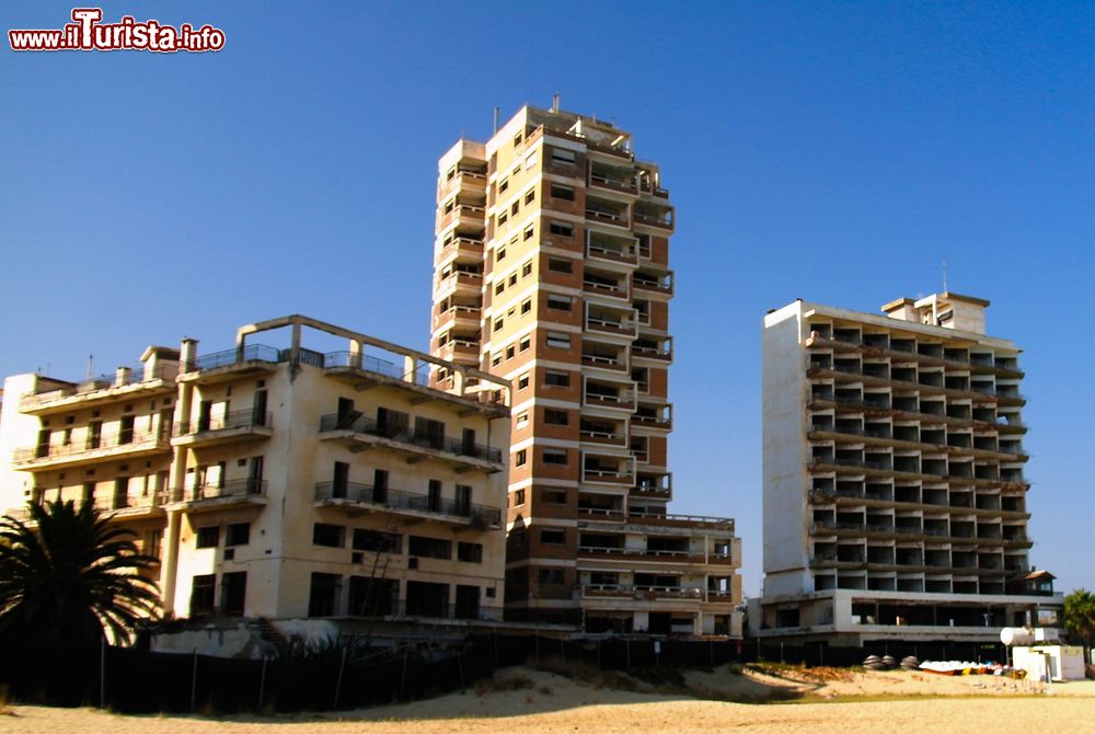 Immagine Veduta di Varosha, distretto abbandonato della città di Famagosta, Cipro Nord.