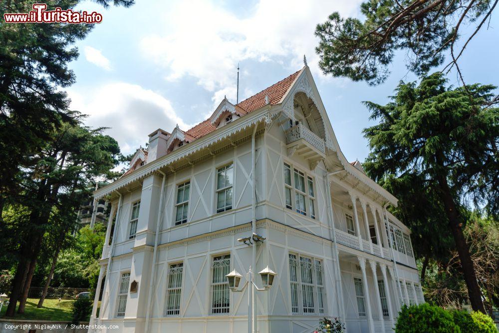 Immagine Veduta esterna della casa di Mustafa Kemal Ataturk a Bursa, Turchia - © NiglayNik / Shutterstock.com