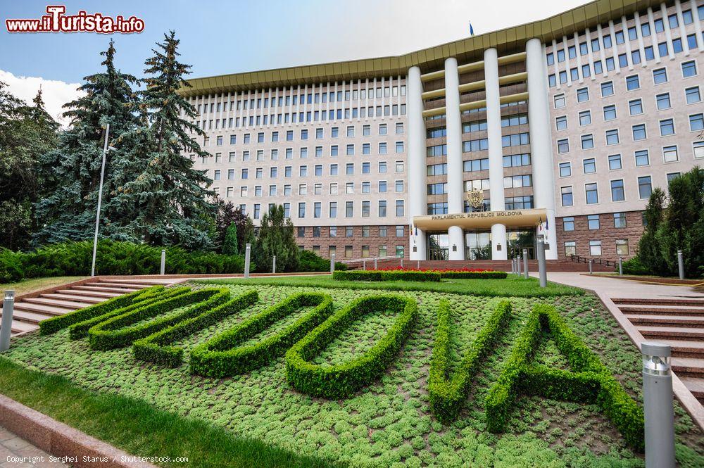 Immagine Veduta esterna della sede del Parlamento a Chisinau, Moldavia - © Serghei Starus / Shutterstock.com