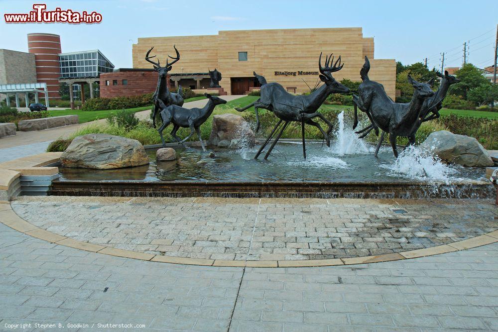 Immagine Veduta esterna dell'Eiteljorg Museum of American Indians and Western Art di Indianapolis, USA. Questo interessante museo ospita un'ampia collezione di arti visive dei popoli indigeni delle Americhe - © Stephen B. Goodwin / Shutterstock.com