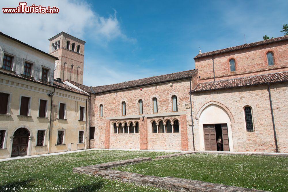 Immagine Veduta interna dell'Abbazia di Santa Maria in Silvis a Sesto al Reghena, Pordenone - © Directornico / Shutterstock.com