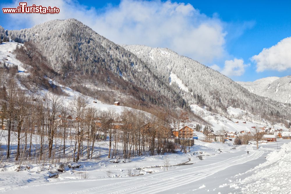 Immagine Veduta invernale delle Alpi a Bludenz, Vorarlberg, Austria. Importante centro turistico sia in inverno che in estate, questa località è una delle mete più apprezzate fra Svizzera e Tirolo.