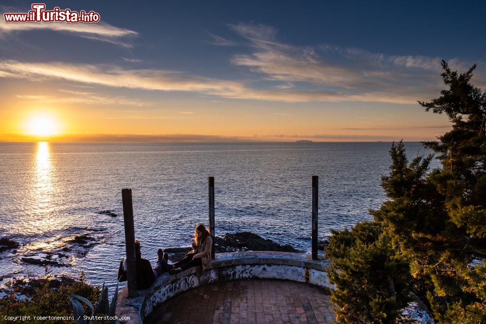 Immagine Veduta panoramica al tramonto dal lungomare di Castiglioncello, provincia di Livorno (Toscana) - © robertonencini / Shutterstock.com