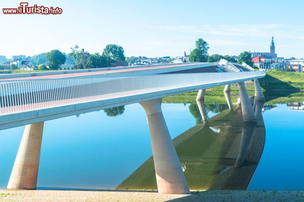 Immagine Veduta panoramica dal fiume Lentse Waranda a Nijmegen, Olanda, in estate - © Daniel Doorakkers / Shutterstock.com