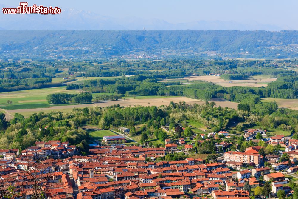 Immagine Panoramica di Caravino in Piemonte