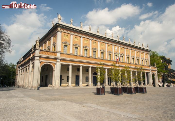 Immagine Veduta panoramica del teatro Valli a Reggio Emilia, Emilia Romagna.  - © peter jeffreys / Shutterstock.com