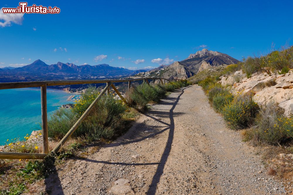 Immagine Veduta panoramica della baia di Calpe, Comunità Valenciana, Spagna.