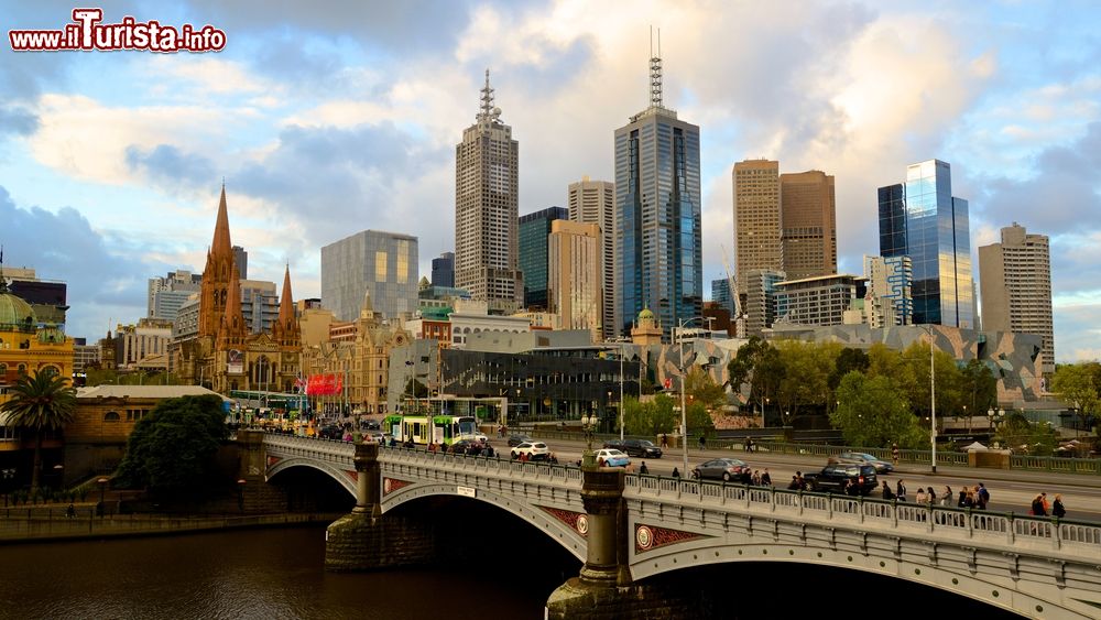 Immagine Veduta panoramica della città di Melbourne, Australia. Capitale dello stato di Victoria, Melbourne è un indiscusso centro culturale internazionale.