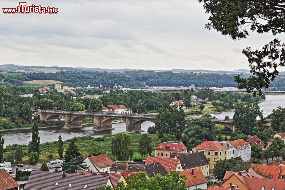 Immagine Veduta panoramica della città di Pirna con il ponte sul fiume Pirna, Germania.