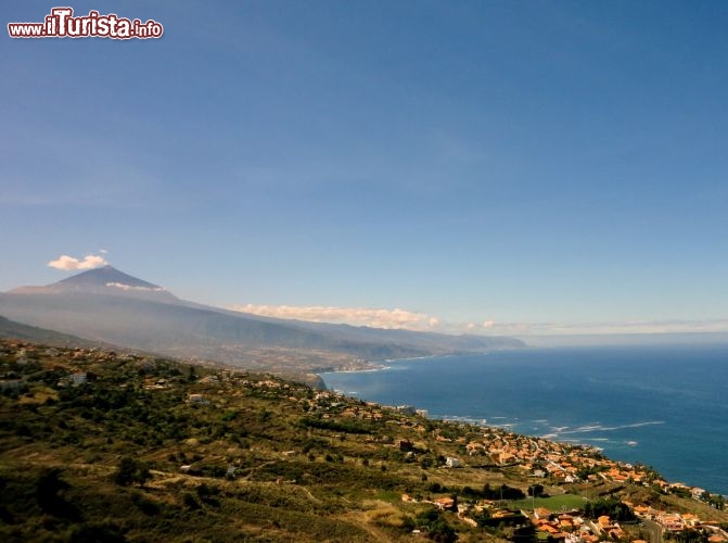 Immagine Veduta panoramica della costa settentrionale dell'isola di Tenerife da El Sauzal. Siamo nell'arcipelago delle Canarie.