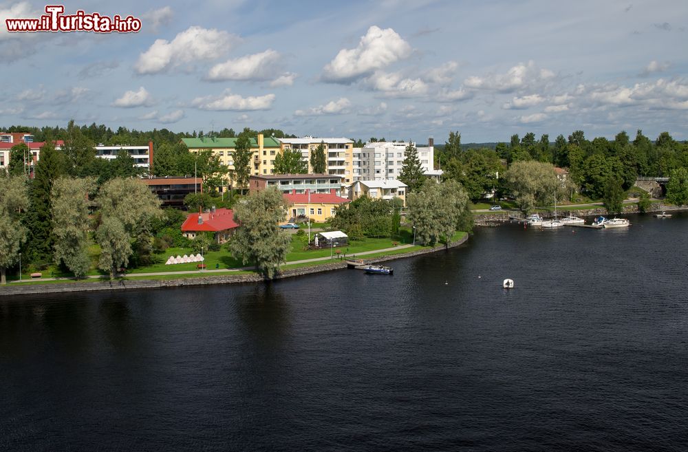 Immagine Veduta panoramica della costa di Savonlinna affacciata sul lago Pihlajavesi, Finlandia.