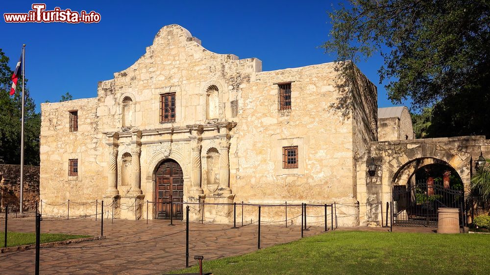 Immagine Veduta panoramica della missione Alamo a San Antonio, Texas (Stati Uniti d'America).