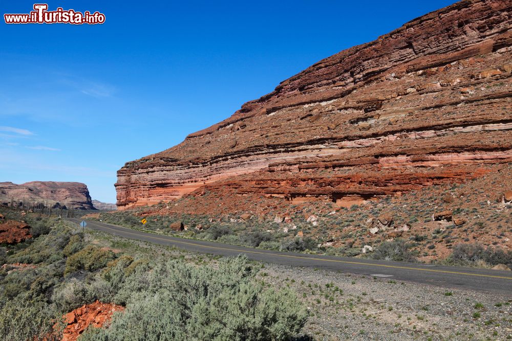 Immagine Veduta panoramica della valle Los Altares nei pressi di Esquel, Argentina. Si tratta di un suggestivo canyon che riporta alla memoria il periodo Giurassico. Qui bizzarre formazioni rocciose sembrano uscire dalla terra.