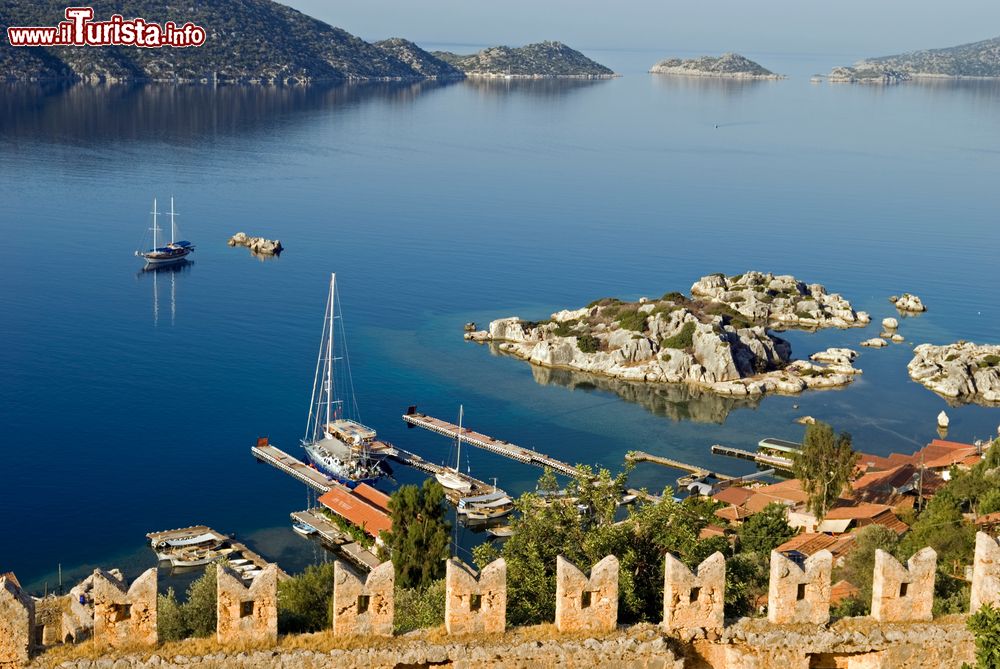 Immagine Veduta panoramica dell'isola di Kekova dal castello di Simena, Antalia, Turchia. 