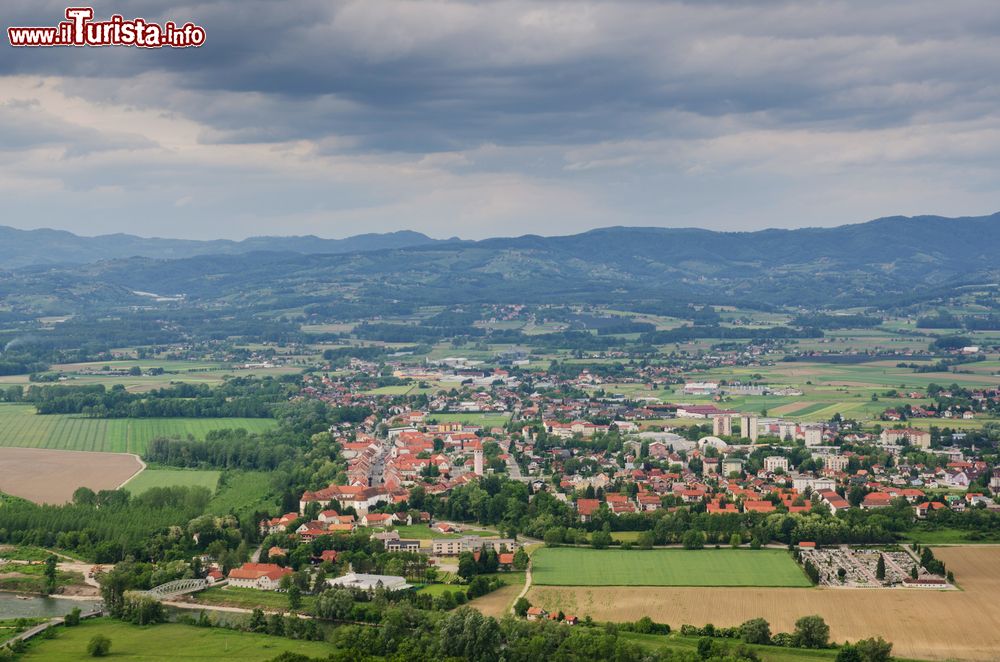 Immagine Veduta panoramica di Brezice, Slovenia. Questa cittadina è situata sulla sponda sinistra della Sava, a pochi chilometri dal confine con la Croazia.