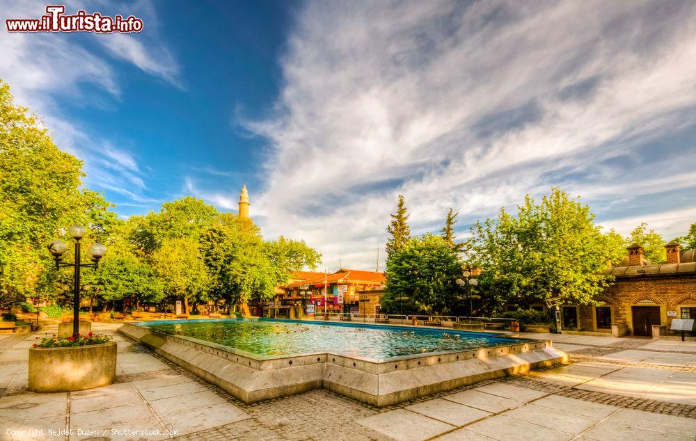 Immagine Veduta panoramica di piazza Orhangazi nel centro di Bursa, Turchia - © Nejdet Duzen / Shutterstock.com