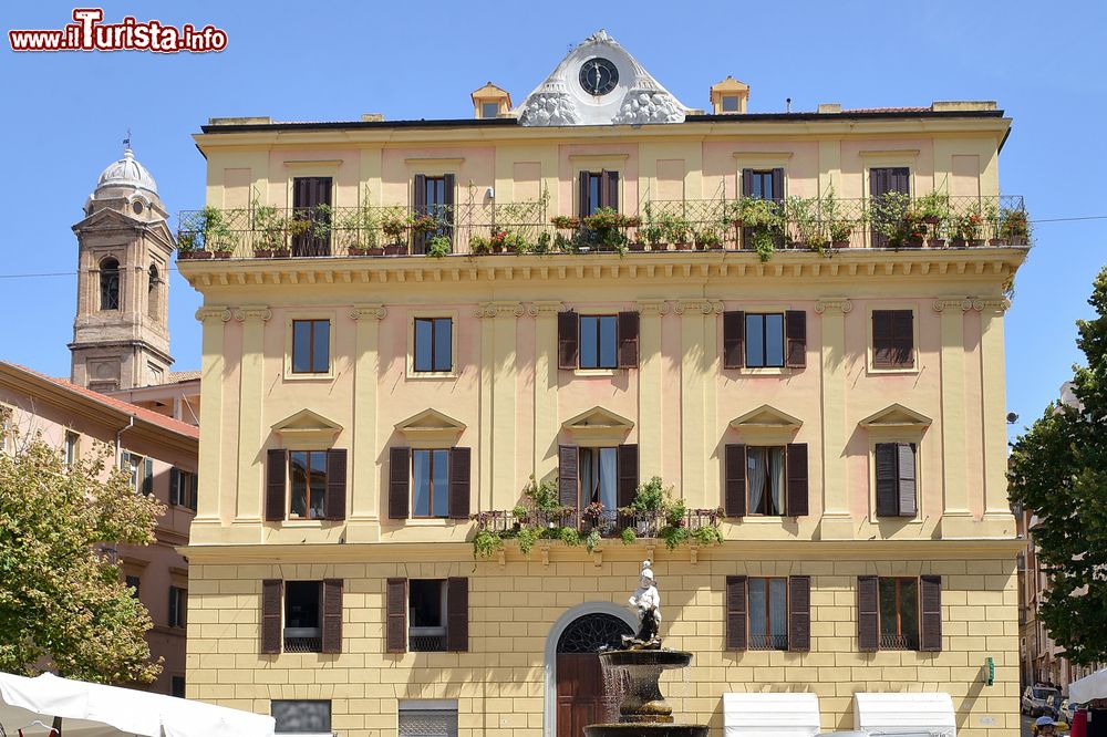 Immagine Veduta panoramica di un antico edificio del centro di Ancona, Marche.