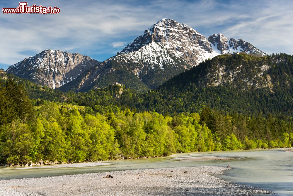 Immagine Veduta primaverile delle Alpi nei pressi di Reutte, Tirolo, Austria.