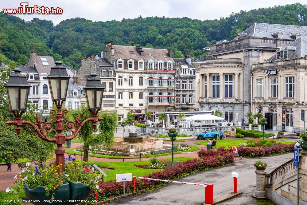 Immagine Veduta sui Giardini del Casinò di Spa, Belgio. Costruito nel 1763, questo casinò è il più vecchio del mondo. Sorge in rue Royale 4 - © Stanislava Karagyozova / Shutterstock.com