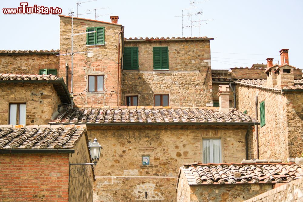 Immagine Veduta sui tetti di Trequanda, piccolo villaggio medievale in Val di Chiana, Toscana. 