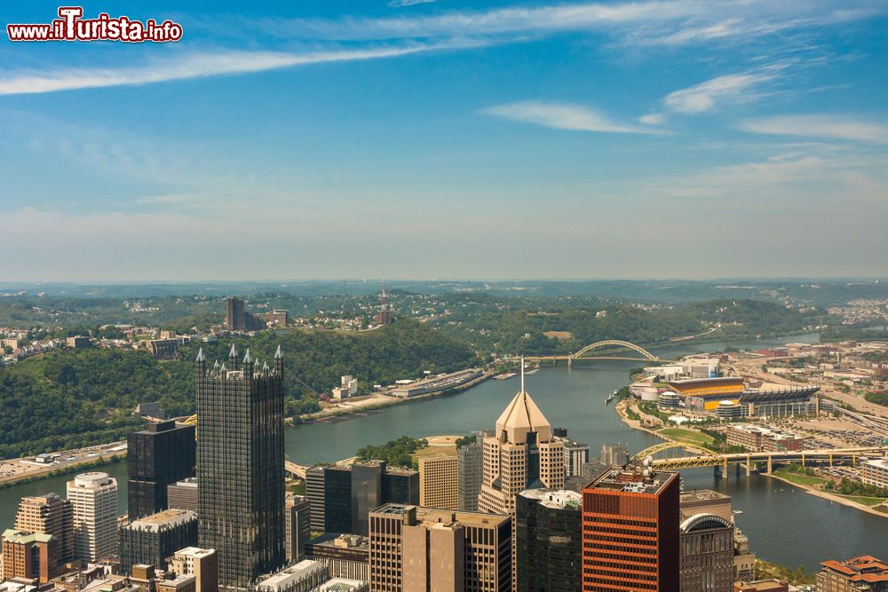 Immagine Veduta sul fiume Ohio e sulla città di Pittsburgh dall'edificio più alto, Pennsylvania (USA).