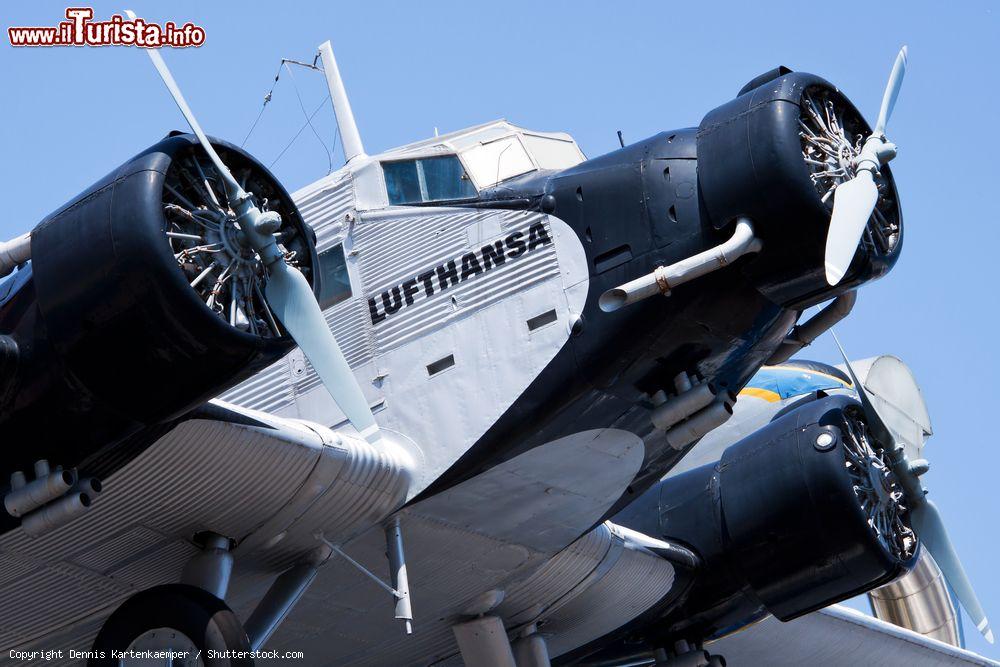 Immagine Il velivolo Lufthansa Junkers Ju-52 (Registartion:D-2527) esposto al Museo di Auto e Tecnica di Sinsheim, Germania - © Dennis Kartenkaemper / Shutterstock.com